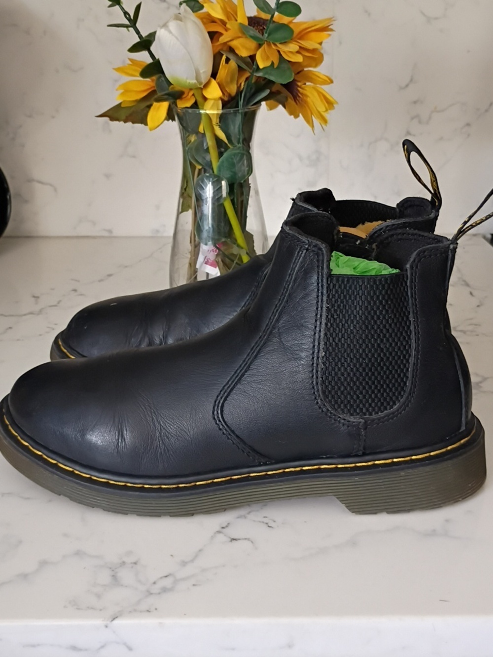 D4. MARTENS CHELSEA BOOTS UNISEX